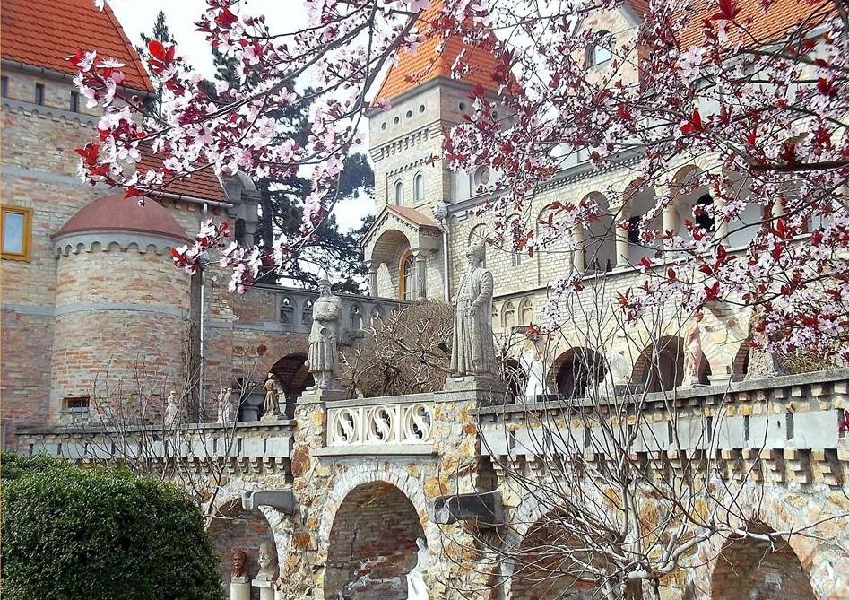 KASTÉLY-KÖR III.